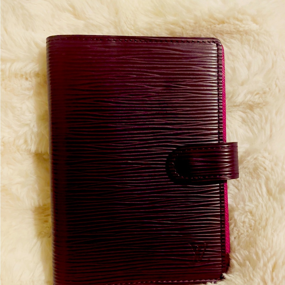 Authentic Louis Vuitton Epi Small Passport Agenda